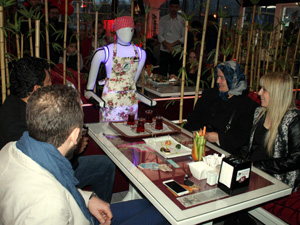 Konya’da robot garsonlar iş başı yaptı