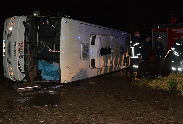 Turgutluda işçi servisi devrildi