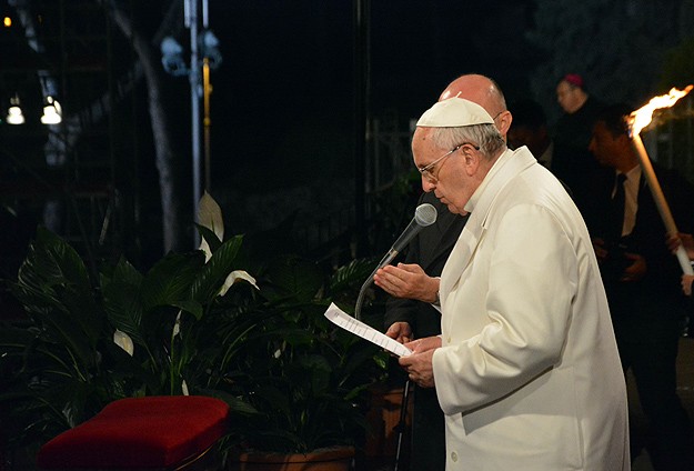 Papa Franciscus Haç Yolu ayinini yönetti