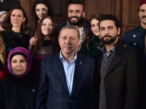 Erdoğandan dizi setine sürpriz ziyaret