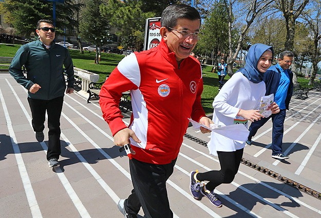 Başbakan Davutoğlu sağlığını spor yaparak koruyor