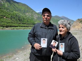 Acılı aile 4 yıldır nehirde kaybolan oğullarını arıyor