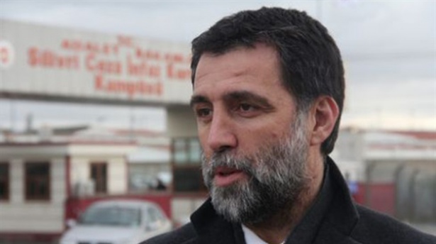 Hakan Şükürü solcular da sağcılar da tiye aldı