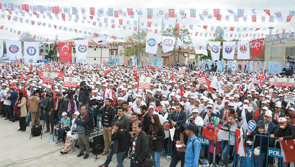 Provokasyon tutmadı işçi bayram etti