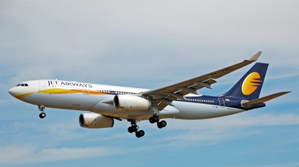 Pilot fenalaşınca uçağı yolcu indirdi