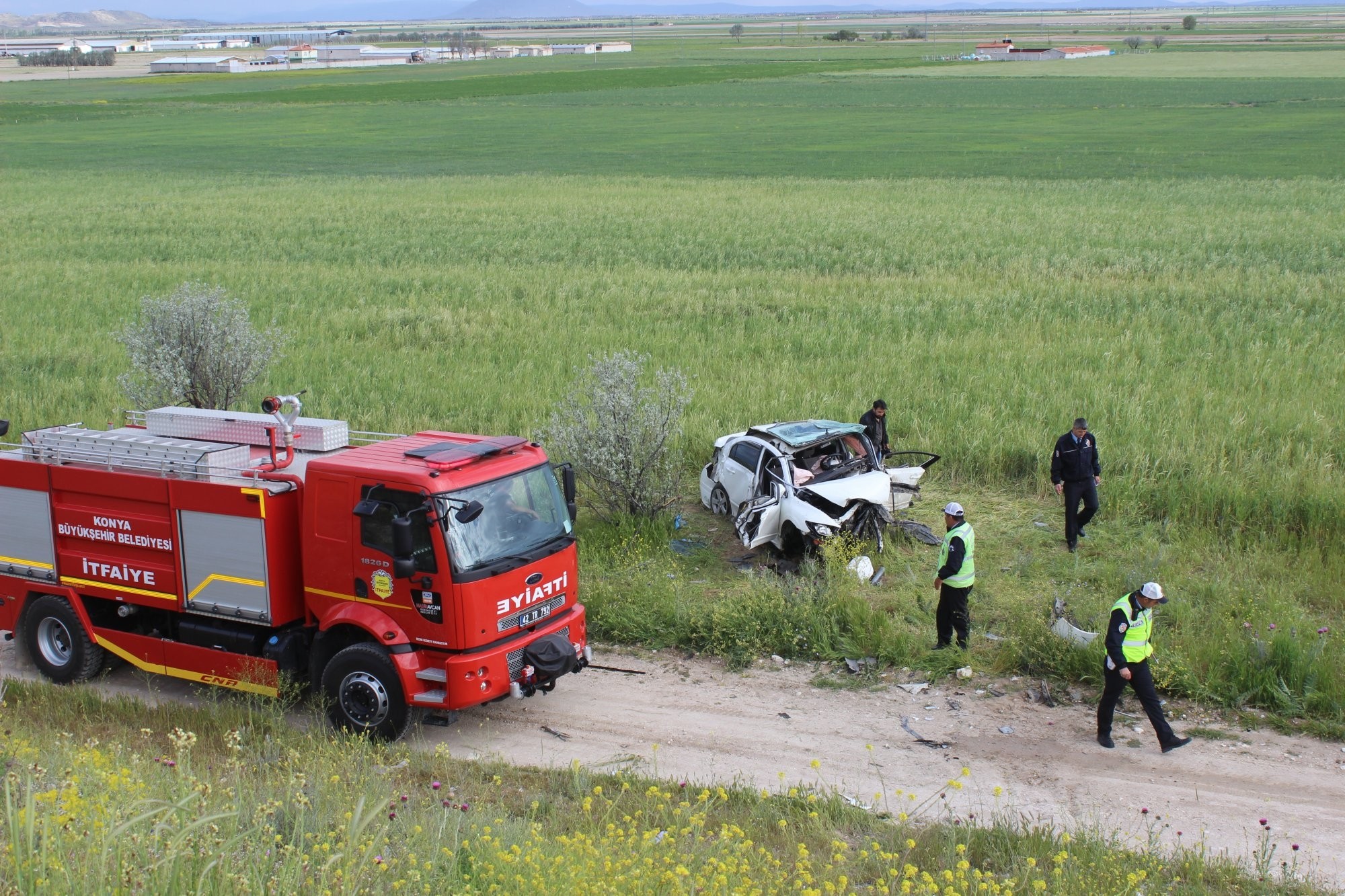 Konyada otomobil şarampole devrildi: 2 yaralı