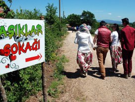 Aşıklar Sokağında eş adaylarını aradılar