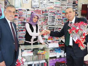 Esnafa karanfilli ahilik kutlaması
