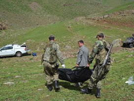 Sınırdan geçerken donarak öldüler