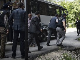 Usulsüz dinleme soruşturmasında 10 tutuklama