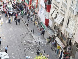 HDPnin Mersin ve Seyhan binalarında patlama