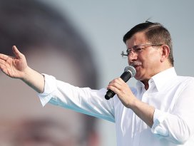 Davutoğlundan HDP binalarına saldırıya kınama