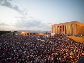 Anıtkabirde 17 yıl sonra ilk konser