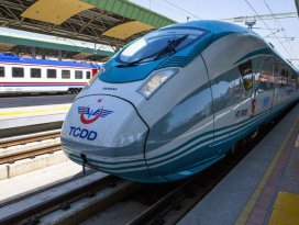 Çok yüksek hızlı tren sefere başladı