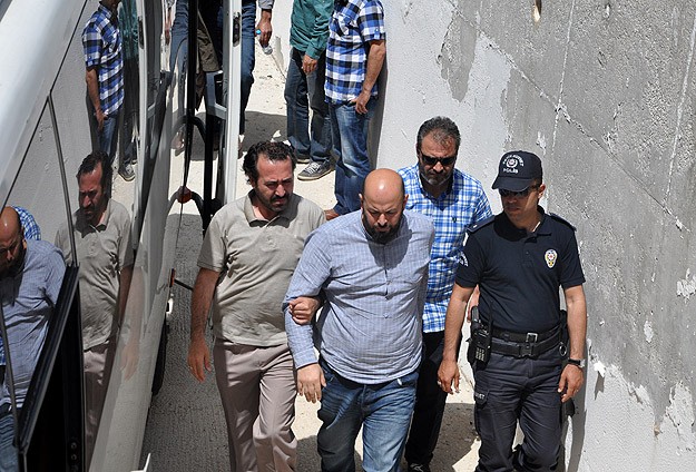Paralel Yapı operasyonunda 18 şüpheli adliyede
