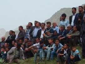 Günlerdir bir umutla bekliyorlar!