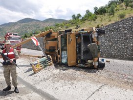 Adıyamanda 2 askeri araç devrildi: 4 yaralı