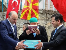 Davutoğlu Makedonya Türklerine verdiği sözü tuttu