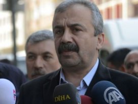 Sırrı Süreyya Önder bir ilki gerçekleştirdi
