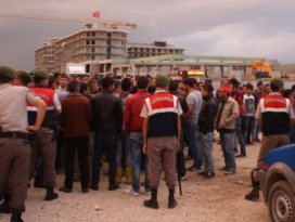 Öcalan posterini duyan inşaata koştu