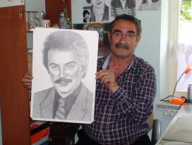 50 yıldır kara kalem resim yapıyor