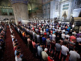 İlk teravih namazı kılındı