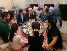 Başbakan Davutoğlundan sürpriz iftar ziyareti
