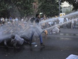 Ermenistanda isyan büyüyor