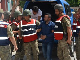 Çocukları dağa götürmek isterken yakalandılar