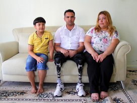Protezleriyle yeniden ayağa kalktı