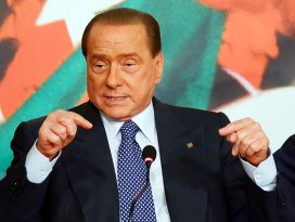 Berlusconi’ye rüşvetten hapis cezası