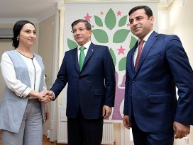 Davutoğlundan üçüncü ziyaret HDPye
