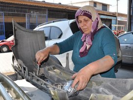 Otomobiller kadın ustaya emanet