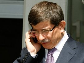 Davutoğlundan telefon diplomasisi