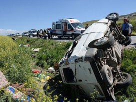 Suriyelileri taşıyan midübüs kaza yaptı: 9 ölü