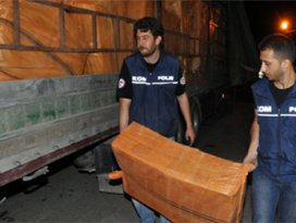 Durdurulan TIRda tam 300 bin paket kaçak sigara yakalandı!