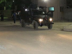 Vartoda teröristler iş makinesiyle köprü yıktı