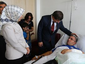Başbakan Davutoğludan gazilere ziyaret
