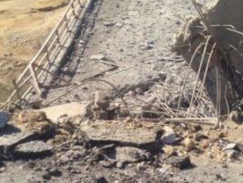 Teröristler bir köprüyü daha havaya uçurdu