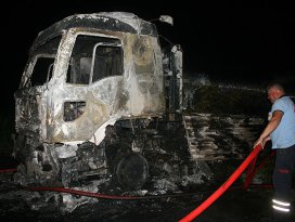 Iğdırda teröristler tır yaktı
