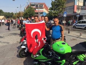 Şehitler için yürüdüler