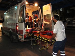 Kocasıyla tartışıp kendini bıçakladı