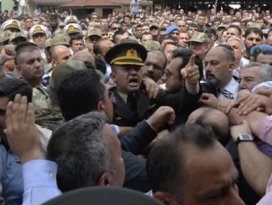 Erdoğana hakaret eden 2 kişi tutuklandı