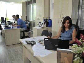 Karısına şiddet uygulayan personelin maaşı eşine