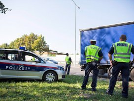Avusturya polisi sığınmacı alarmında