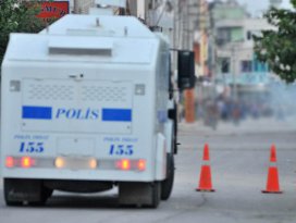 Mersinde polise silahlı saldırı
