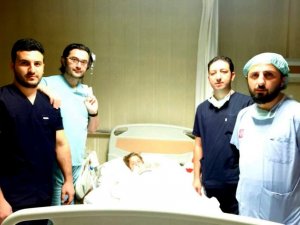 Traktörden düşen çocuğun kopan bacağı yerine dikildi