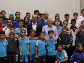 Başarılı sporcular ödüllendirildi