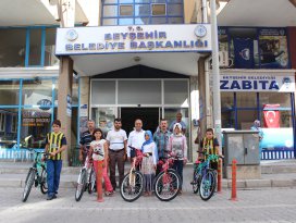 Başarılı Kur’an Kursu öğrencileri bisikletle ödüllendirildi