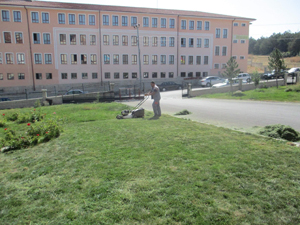 Beyşehir Belediyesi okul bahçeleri için seferber oldu